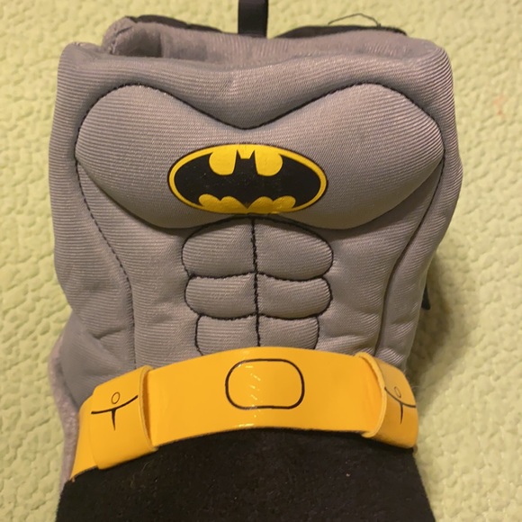 Batman Slippers - Picture 4 of 6